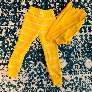 Girls Gap size 6/7 sweatpants and 6/7 thermal top.